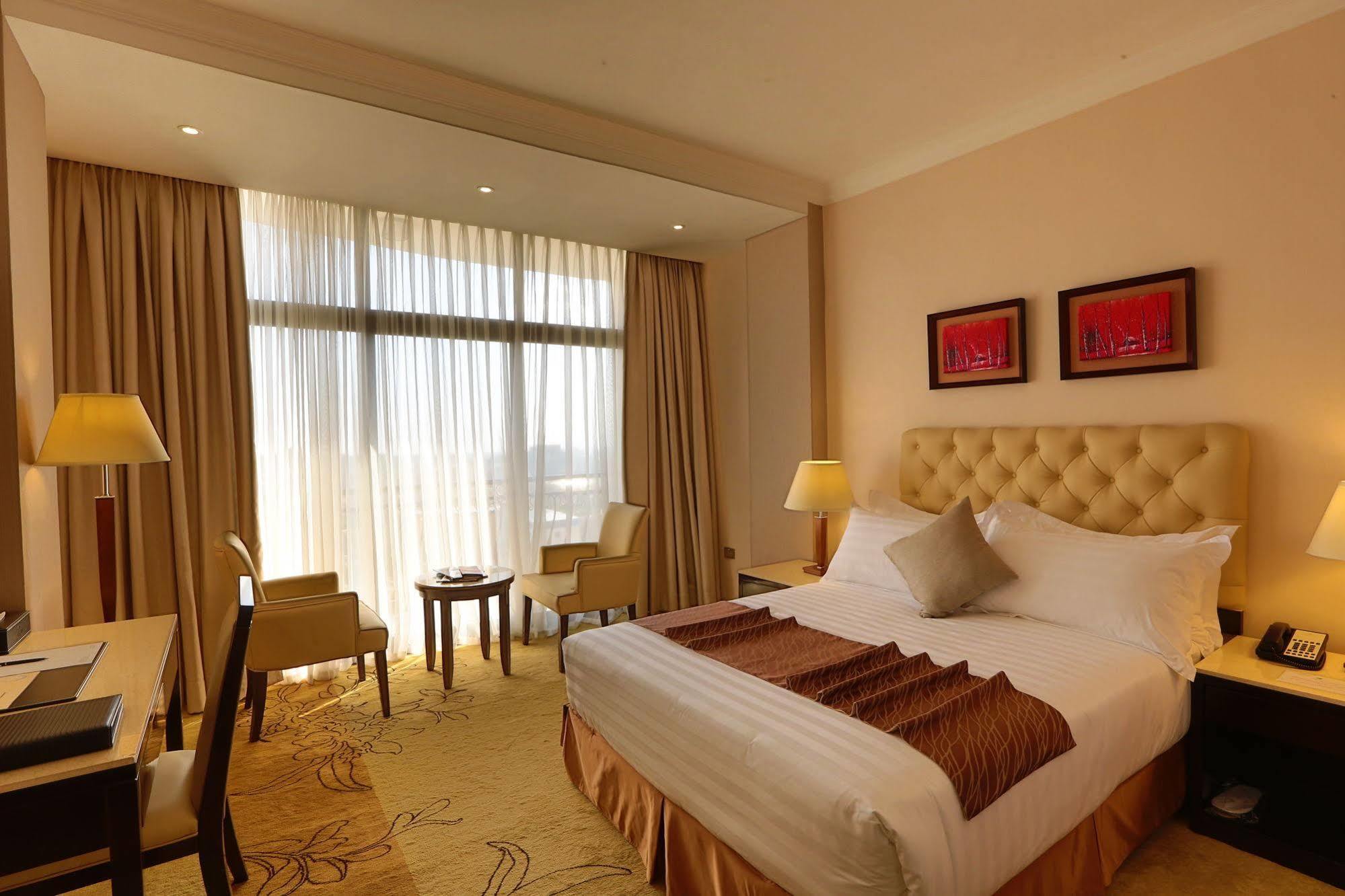 Getfam Hotel Addis Ababa Dış mekan fotoğraf